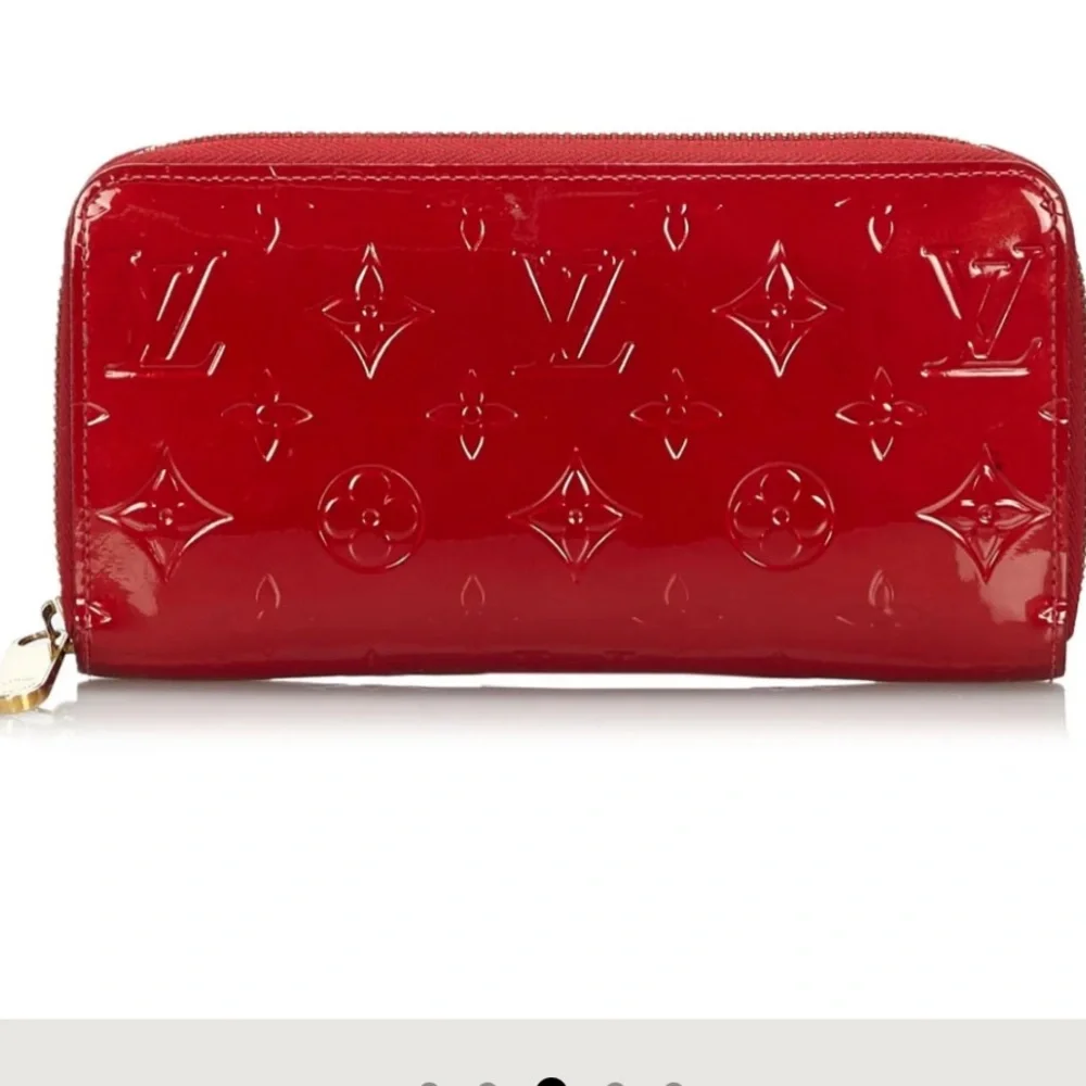 Louis Vuitton Monogram Vernis Zippy‎ Wallet – Pomme d’Amour (Red)